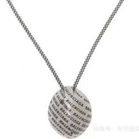 Ba*len*cia*ga necklaces